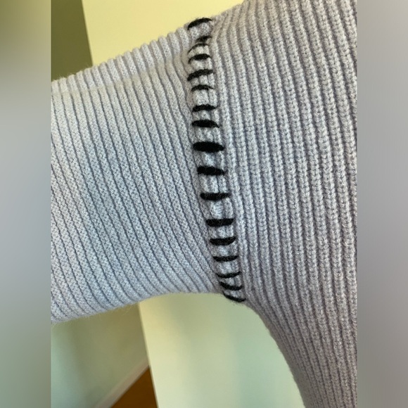 Crew neck sweater in light blue with black details - Picture 4 of 14